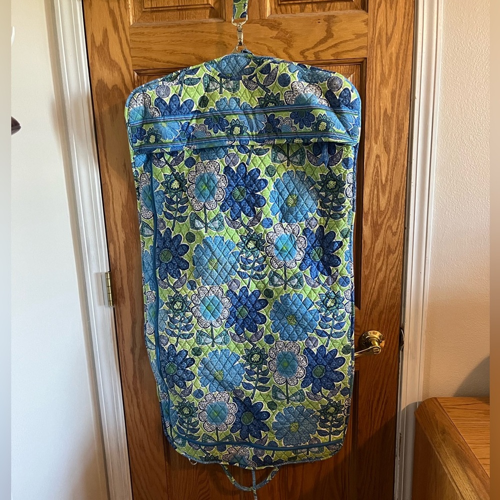 NWOT Vera Bradley retired Doodle Daisy garment bag w/shoulder strap
